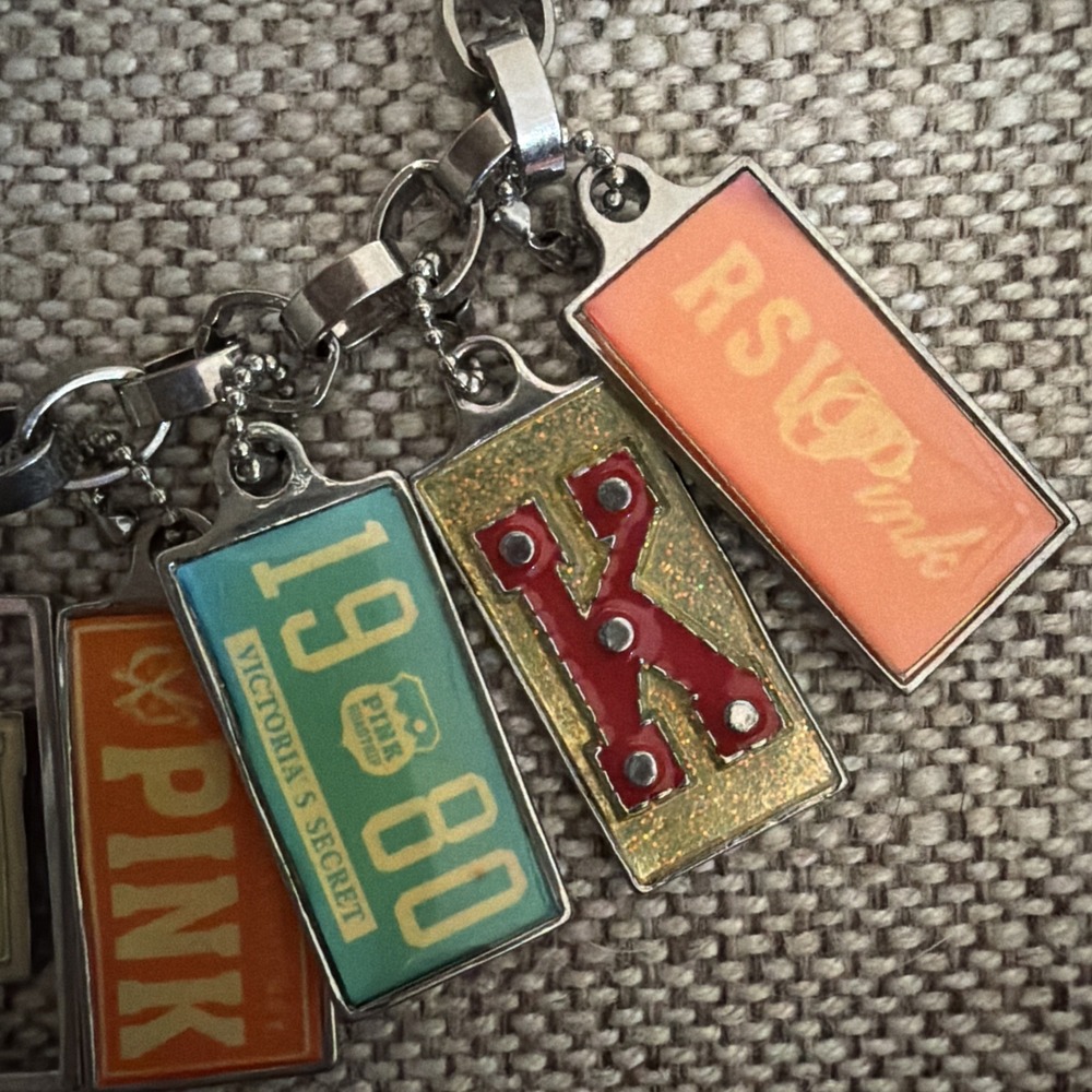 Victoria's Secret Pink Charm Bracelet Rare Road Trip VS - Picture 3 of 7